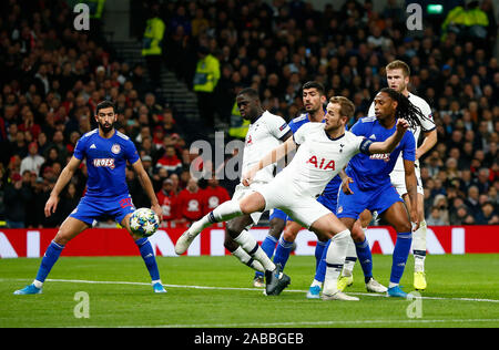 London, Großbritannien. 26. November 2019. Tottenham Hotspur ist Harry Kane während der Champions League Gruppe B zwischen den Tottenham Hotspur und Olympiakos bei Tottenham Hotspur Stadion, London, England am 26. November 2019 Credit: Aktion Foto Sport/Alamy leben Nachrichten Stockfoto