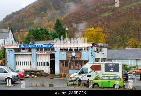 Die alte Tankstelle, Abergwyngregyn, Gwynedd, Wales. Der Start des Snowdonia National Park. Im November 2019 getroffen. Stockfoto