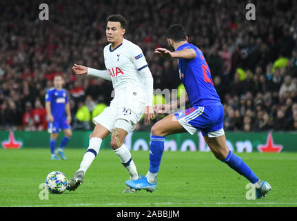 LONDON, ENGLAND - November 26, 2019: Dele Alli von tottenham dargestellt während der UEFA Champions League 2019/20 Gruppe B Spiel zwischen Tottenham Hotspur FC und Olympiakos Piräus FC am Tottenham Hotspur Stadion. Stockfoto