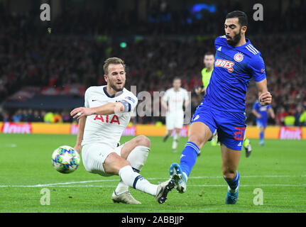 LONDON, ENGLAND - November 26, 2019: Harry Kane von tottenham dargestellt während der UEFA Champions League 2019/20 Gruppe B Spiel zwischen Tottenham Hotspur FC und Olympiakos Piräus FC am Tottenham Hotspur Stadion. Stockfoto