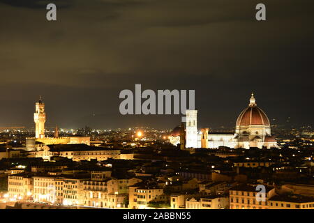 Skyline von Florenz Italien in der Nacht. Stockfoto