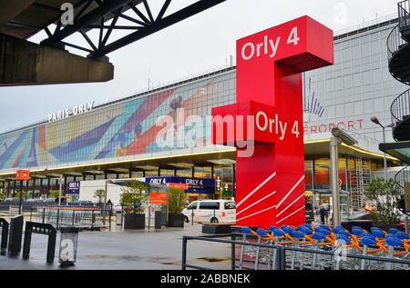 ORLY, Frankreich-16 Nov 2019 - Blick auf den Flughafen Paris Orly (ORY) in der Nähe von Paris, Frankreich. Stockfoto