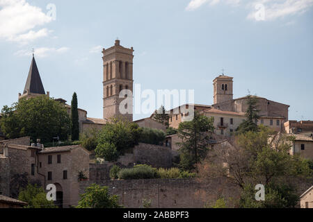 Collegiata di Santa Maria Maggiore (Kirche Santa Maria Maggiore) im historischen Zentrum von Spello, Umbrien, Italien. August 21 2019 © wojciech Strozyk/Al Stockfoto