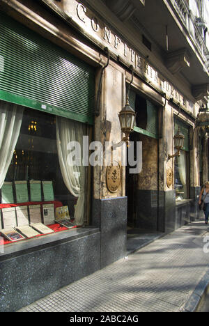 BUENOS AIRES, Argentinien - 8. APRIL: confiteria ideal ist eine berühmte Bar in der Avenida de Mayo im Jahr 1894 eröffnete der älteste in der Stadt, auf den 8. April 2008 Stockfoto