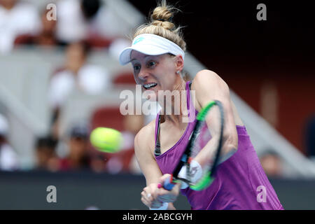 American Professional tennis player Alison Riske konkurriert gegen Japanische professional tennis player Naomi Osaka in der dritten Runde des 2019 China Ope Stockfoto