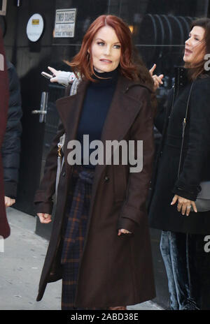 New York, NY, USA. 26 Nov, 2019. Laura Leighton in Strahan, Sara & Keke für Melrose Place Reunion Interview am 26. November 2019 in New York City. Credit: Rw/Medien Punch/Alamy leben Nachrichten Stockfoto