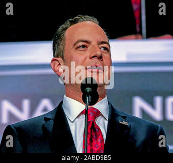 Cleveland, Ohio, USA, 18. Juli 2016 Republican National Committee Chairman Reince Priebus Adressaten die 2016 Republican National Nominating Convention vom Podium in der Quicken Loans Arena Quelle: Mark Reinstein/MediaPunch Stockfoto