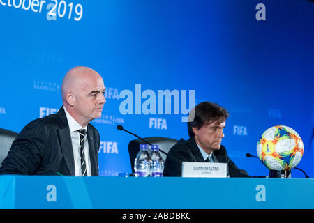 Gianni Infantino, der aktuelle Präsident der FIFA, Links, besucht die FIFA Ratstagung, auf der FIFA offiziell verkündet, dass 2021 FIFA Klub-Weltmeisterschaft C Stockfoto