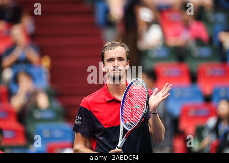 Russische Tennisprofi Daniil Medwedew feiert nach dem Sieg über italienische Tennisprofi Fabio Fognini im Viertelfinale von Stockfoto