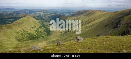 Blick nach Norden von Rampsgill Kopf in Rampen Gill, Martindale Gemeinsame & Ullswater, Cumbria Stockfoto