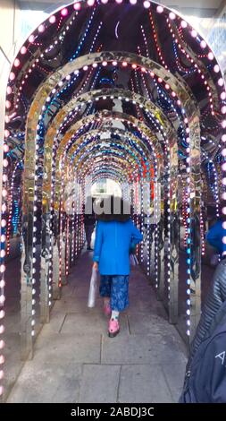 Beleuchtung und Spiegel in der Passage der Conduit den Hof in Covent Garden Stockfoto