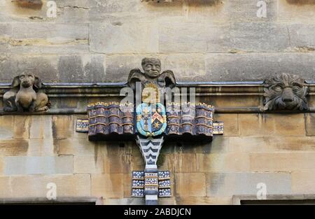 Lackiert Kopf einer führen Abflußrohr für das Regenwasser mit dem Wappen von Erzbischof Laud, den Sie in der Canterbury Kartenblatt, in St John's College Oxford Stockfoto