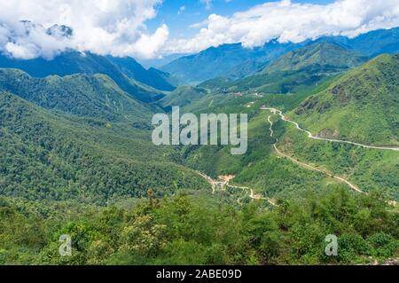 Spektakuläre Landschaft der Berge. Himmelspforte, Vietnam Stockfoto