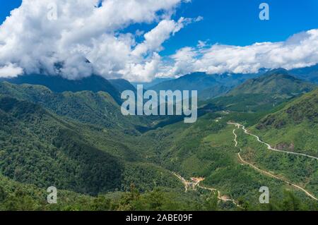 Himmel Gate Mountain Valley Landschaft. Vietnam Stockfoto