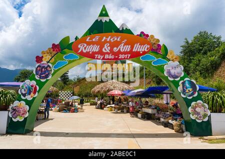 SaPa, Vietnam - 20. August 2017: Gate Eingang Fansipan Legende, Sunworld Seilbahnstation Stockfoto