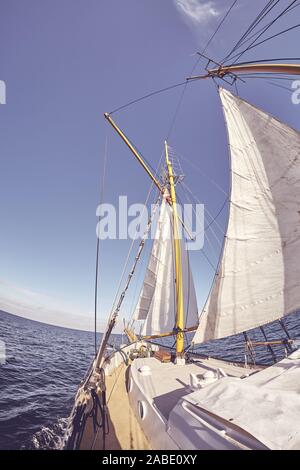 Fischaugen-objektiv Bild von einem alten Segelschiff, Farbe Tonen angewendet. Stockfoto