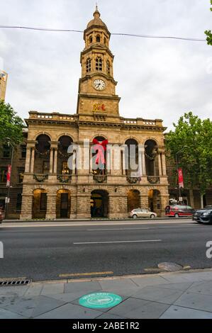 Adelaide, Australien - November 10, 2017: Adelaide Rathaus Weihnachtsschmuck Stockfoto
