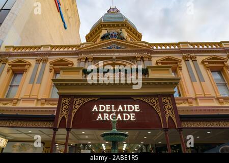 Adelaide, Australien - November 10, 2017: Adelaide Arcade historische Gebäude Außenfassade Stockfoto