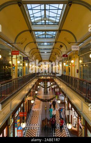 Adelaide, Australien - November 10, 2017: Weihnachtsschmuck am Adelaide Arcade Stockfoto