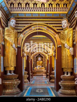 Innenraum der Thanboddhay Pagode, einzigartige Tempel Gehäuse über 500000 Bilder des Buddha, Monywa, Myanmar Stockfoto