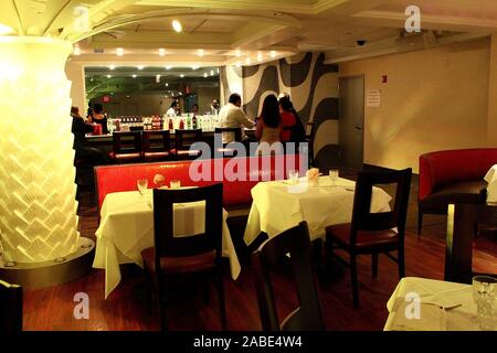 New York, NY, USA. 28. Juni 2011. Atmosphäre bei der Eröffnung des neuen Copacabana Lage an der Copacabana. Quelle: Steve Mack/Alamy Stockfoto