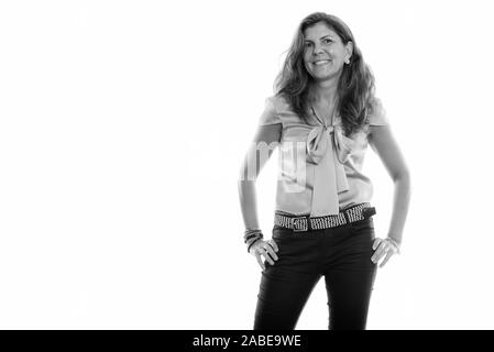 Studio shot reifer Glücklich lächelnde Frau und posieren Stockfoto