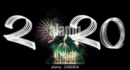 Silvester 2020 mit Feuerwerk Stockfoto
