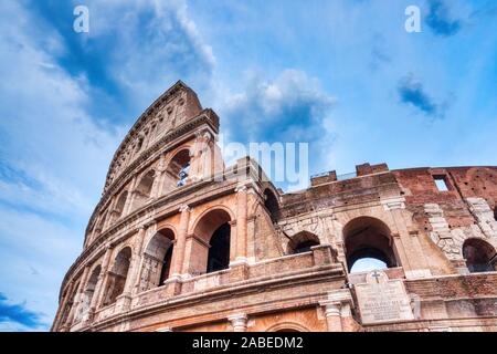 Schöne Kolosseum im Detail während einem bewölkten Tag, Rom, Italien Stockfoto