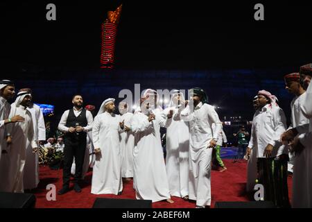 November 26, 2019: Doha, Katar. 25. November 2019. Die 24. Ausgabe des Arabian Gulf Cup beginnt an der Khalifa International Stadium in der katarischen Hauptstadt Doha. Amir Scheich Tamim Bin Hamad Al Thani eröffnete die 24. Ausgabe des Arabian Gulf Cup, die auch von der Mutter des Amir und von bedeutenden Beamten der Land besucht wurde. Irak, Jemen, den Vereinigten Arabischen Emiraten, Kuwait, Saudi Arabien, Bahrain und Oman, haben ihre Mannschaften zu den regionalen Veranstaltung, die von Katar zum vierten Mal gehostet wird gesendet. Das Eröffnungsspiel zwischen Katar und den Irak endete mit dem Sieg der irakischen Team (Credit Im Stockfoto