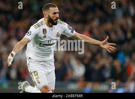 Real Madrid CF Karim Benzema feiert ein Ziel während der UEFA Champions League Spiel zwischen Real Madrid und Paris Saint Germain in Santiago Bernabeu in Madrid (Endstand; Real Madrid 2:2 Paris Saint Germain) Stockfoto