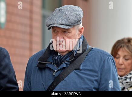 Hillsborough match Commander David Duckenfield, der Totschlag durch grobe Fahrlässigkeit von 95 Liverpool Unterstützer an der 1989 FA-Cup Halbfinale beschuldigt wird, in Preston Crown Court ankommen. Stockfoto