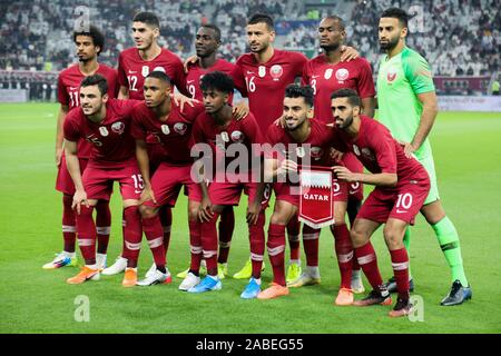 November 26, 2019: Doha, Katar. 25. November 2019. Die 24. Ausgabe des Arabian Gulf Cup beginnt an der Khalifa International Stadium in der katarischen Hauptstadt Doha. Amir Scheich Tamim Bin Hamad Al Thani eröffnete die 24. Ausgabe des Arabian Gulf Cup, die auch von der Mutter des Amir und von bedeutenden Beamten der Land besucht wurde. Irak, Jemen, den Vereinigten Arabischen Emiraten, Kuwait, Saudi Arabien, Bahrain und Oman, haben ihre Mannschaften zu den regionalen Veranstaltung, die von Katar zum vierten Mal gehostet wird gesendet. Das Eröffnungsspiel zwischen Katar und den Irak endete mit dem Sieg der irakischen Team (Credit Im Stockfoto