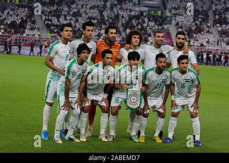 November 26, 2019: Doha, Katar. 25. November 2019. Die 24. Ausgabe des Arabian Gulf Cup beginnt an der Khalifa International Stadium in der katarischen Hauptstadt Doha. Amir Scheich Tamim Bin Hamad Al Thani eröffnete die 24. Ausgabe des Arabian Gulf Cup, die auch von der Mutter des Amir und von bedeutenden Beamten der Land besucht wurde. Irak, Jemen, den Vereinigten Arabischen Emiraten, Kuwait, Saudi Arabien, Bahrain und Oman, haben ihre Mannschaften zu den regionalen Veranstaltung, die von Katar zum vierten Mal gehostet wird gesendet. Das Eröffnungsspiel zwischen Katar und den Irak endete mit dem Sieg der irakischen Team (Credit Im Stockfoto
