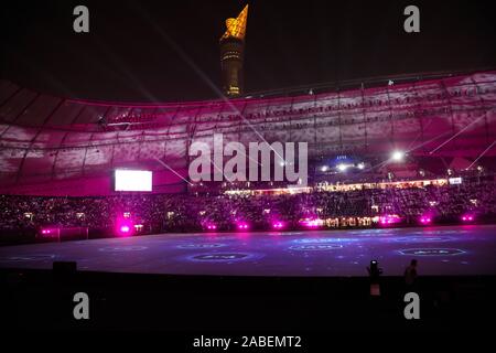 November 26, 2019: Doha, Katar. 25. November 2019. Die 24. Ausgabe des Arabian Gulf Cup beginnt an der Khalifa International Stadium in der katarischen Hauptstadt Doha. Amir Scheich Tamim Bin Hamad Al Thani eröffnete die 24. Ausgabe des Arabian Gulf Cup, die auch von der Mutter des Amir und von bedeutenden Beamten der Land besucht wurde. Irak, Jemen, den Vereinigten Arabischen Emiraten, Kuwait, Saudi Arabien, Bahrain und Oman, haben ihre Mannschaften zu den regionalen Veranstaltung, die von Katar zum vierten Mal gehostet wird gesendet. Das Eröffnungsspiel zwischen Katar und den Irak endete mit dem Sieg der irakischen Team (Credit Im Stockfoto