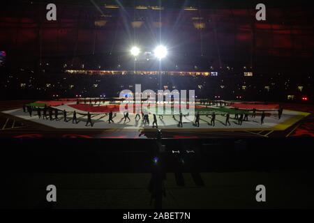 November 26, 2019: Doha, Katar. 25. November 2019. Die 24. Ausgabe des Arabian Gulf Cup beginnt an der Khalifa International Stadium in der katarischen Hauptstadt Doha. Amir Scheich Tamim Bin Hamad Al Thani eröffnete die 24. Ausgabe des Arabian Gulf Cup, die auch von der Mutter des Amir und von bedeutenden Beamten der Land besucht wurde. Irak, Jemen, den Vereinigten Arabischen Emiraten, Kuwait, Saudi Arabien, Bahrain und Oman, haben ihre Mannschaften zu den regionalen Veranstaltung, die von Katar zum vierten Mal gehostet wird gesendet. Das Eröffnungsspiel zwischen Katar und den Irak endete mit dem Sieg der irakischen Team (Credit Im Stockfoto