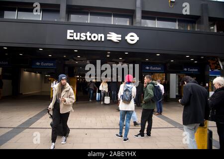 London, November 2019. Euston Station. Stockfoto