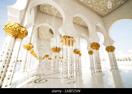 Keywords: Moschee, Abu, dhabi, Grand, Sheikh Zayed, muslimische, arabische, Emirate, VAE, islamischen, weiß, Gebet, United, Architektur, Islam, Religion, landma Stockfoto