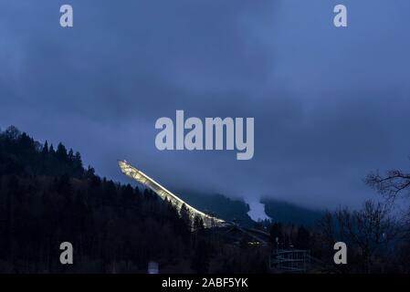 Die Große Olympiaschanze (Skisprungschanze) in Garmisch-Partenkirchen, Deutschland Stockfoto