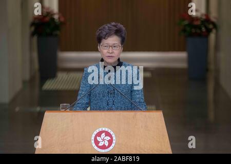 Hong Kong's Chief Executive, Carrie Lam, sagt, jetzt ist es an der Zeit, "in allen unseren Bemühungen um sagen Nein zu Gewalt" auf einer Pressekonferenz am Dienstag in conferece Hon Stockfoto