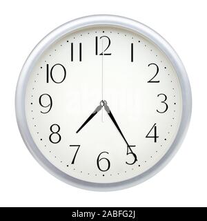 Analoge Wanduhr auf weißem Hintergrund. Stockfoto