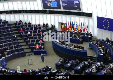 Straßburg, Frankreich. 27 Nov, 2019. Das Europäische Parlament hält eine Plenarsitzung an seinem Sitz in Straßburg, Frankreich, November 27, 2019. Das Europäische Parlament ist auf dem neuen Kollegium der Kommissionsmitglieder später Mittwoch zu stimmen. Credit: Zhang Cheng/Xinhua/Alamy leben Nachrichten Stockfoto