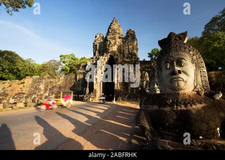 Angkor Thom Südtor, Tempel von Angkor, Kambodscha Stockfoto