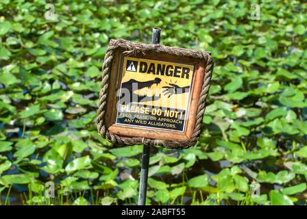 Everglades National Park in Florida/USA - August 5, 2015: Alligator Gefahr Warnschild Stockfoto