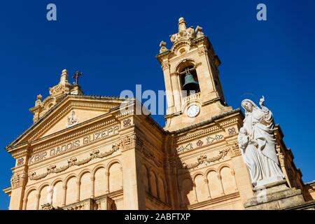 Die 1882 Pfarrkirche von qala, der Unbefleckten Empfängnis und dem Heiligen Josef gewidmet. Im barocken Stil erbaut und 1904 geweiht. Gozo, Malta. Stockfoto