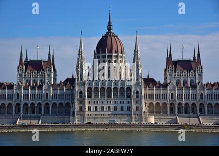 Das ungarische Parlament Gebäude über der Donau, ein UNESCO-Weltkulturerbe, Budapest, Ungarn, Europa. Stockfoto