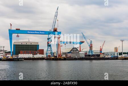 Krane und Hebezeuge bei der Kieler Hafen, Deutschland Nord Stockfoto