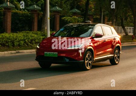 Eine Xpeng G3, aus einem chinesischen EV Anlauf, um in Guangzhou fahren. Stockfoto