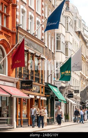 Teure Geschäfte in New Bond Street, London, UK Stockfoto