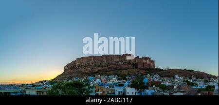 Jodhpur, Rajasthan, Indien; 24-Feb-2019;ein Panoramablick auf die Mehrangarh Fort am Abend Stockfoto