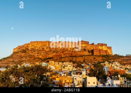 Jodhpur, Rajasthan, Indien; 24-Feb-2019;ein Panoramablick auf die Mehrangarh Fort am Abend Stockfoto